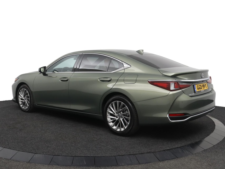 Lexus ES - 300h Executive Line 11