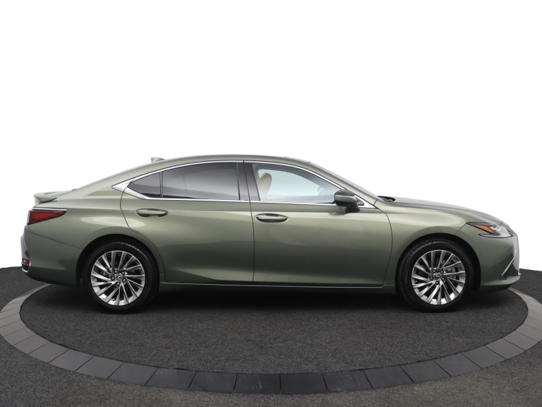 Lexus ES - 300h Executive Line 12