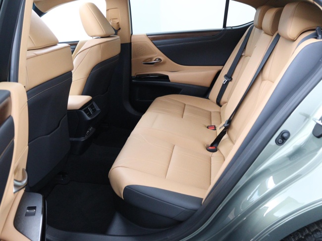 Lexus ES - 300h Executive Line