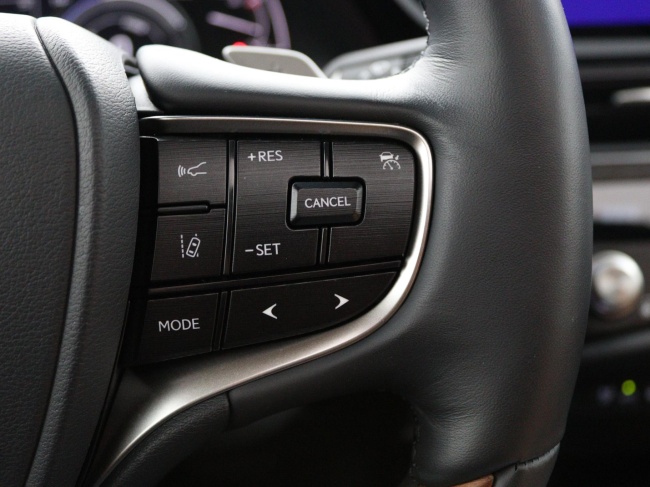 Lexus ES - 300h Executive Line