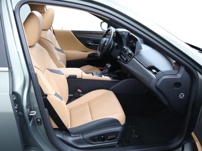 Lexus ES - 300h Executive Line