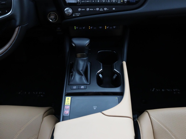 Lexus ES - 300h Executive Line