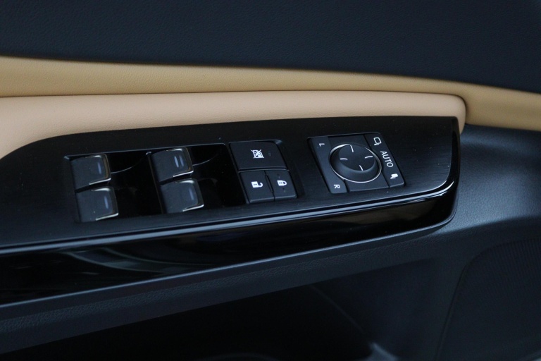 Lexus ES - 300h Executive Line 25