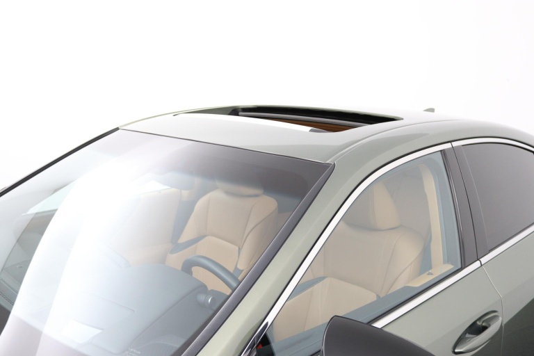 Lexus ES - 300h Executive Line 38