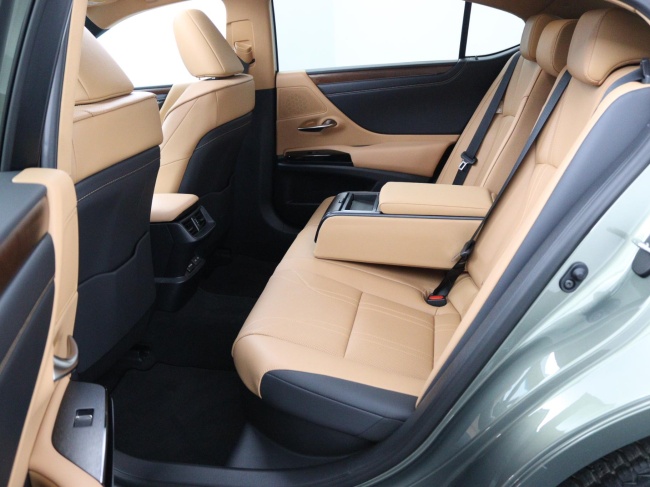 Lexus ES - 300h Executive Line