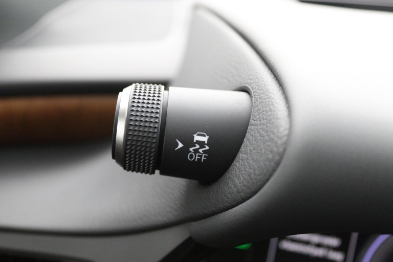 Lexus ES - 300h Executive Line 44