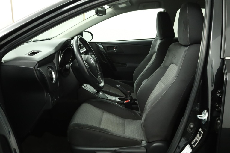 Toyota Auris - 1.8 Hybrid Dynamic 17