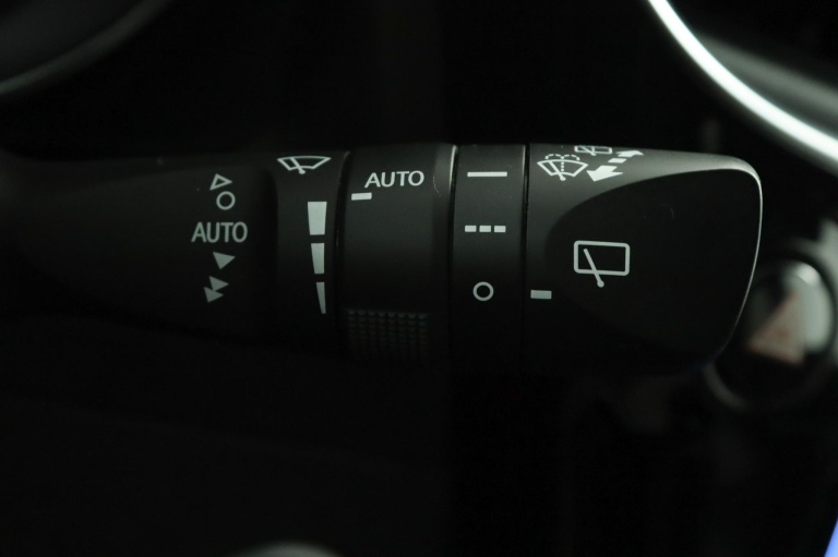 Toyota Auris - 1.8 Hybrid Dynamic 31