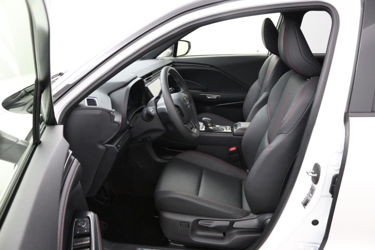 Lexus LBX - Emotion 2WD 16