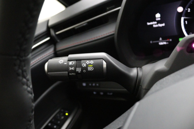 Lexus LBX - Emotion 2WD 29