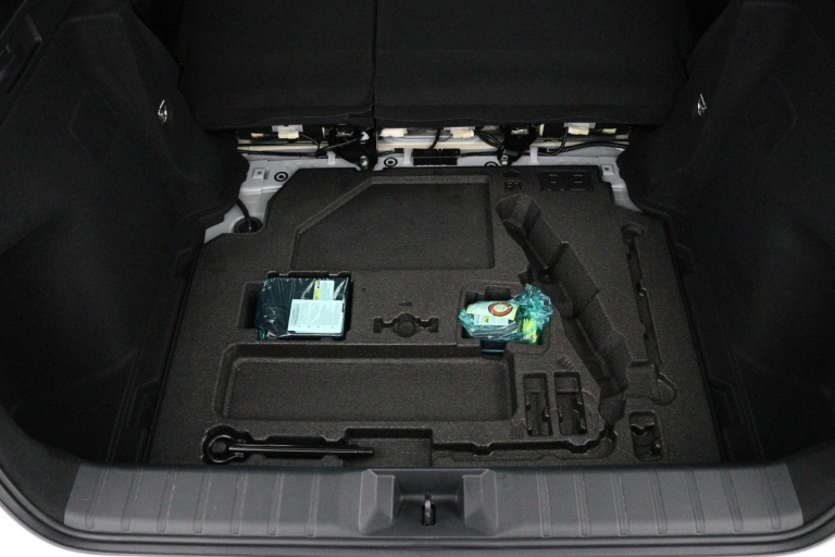 Lexus LBX - Emotion 2WD 32