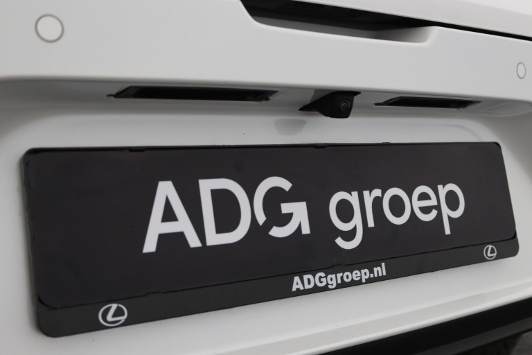 Lexus LBX - Emotion 2WD 37