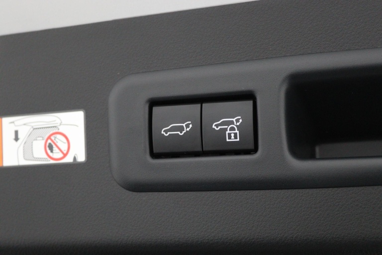 Lexus LBX - Emotion 2WD 38