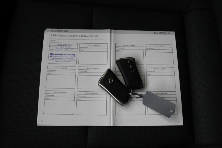 Lexus LBX - Emotion 2WD 9