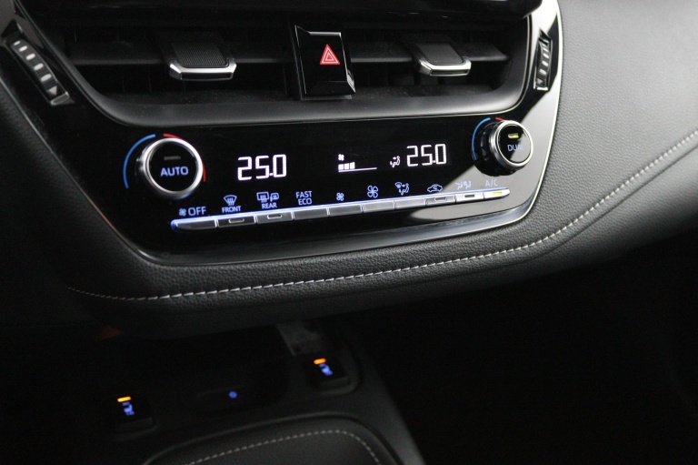 Toyota Corolla Touring Sports - 1.8 Hybrid Dynamic 7