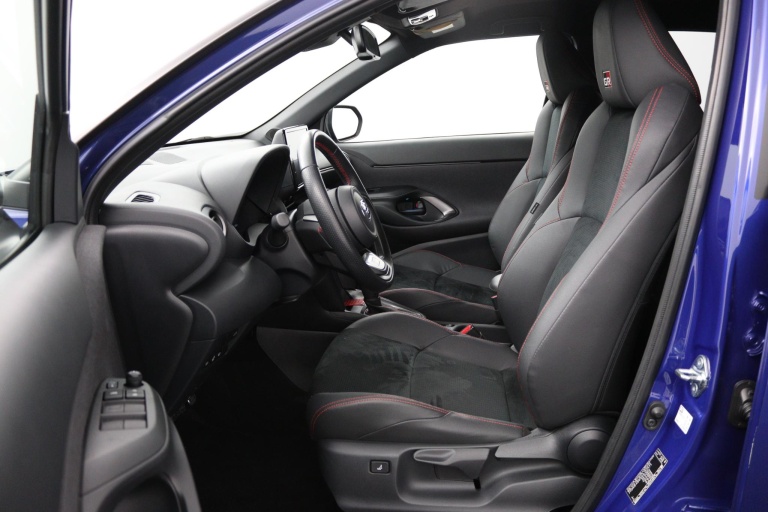 Toyota Yaris Cross - 1.5 Hybrid GR Sport 17