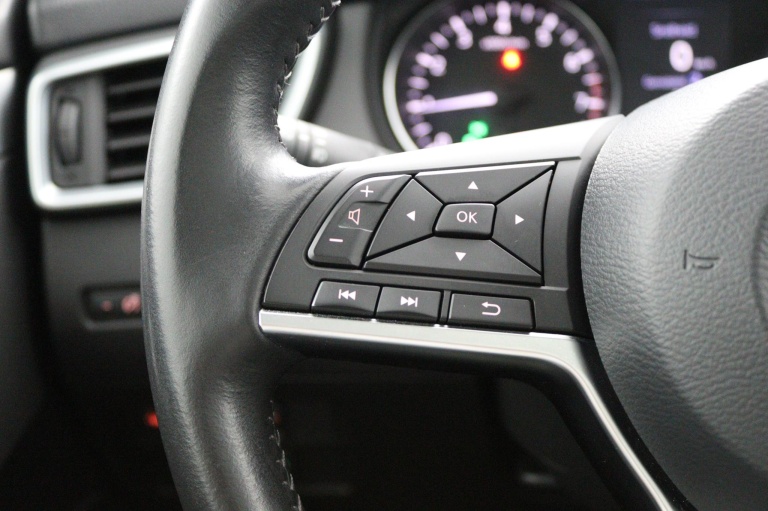 Nissan Qashqai - 1.3 DIG-T N-Connecta 16