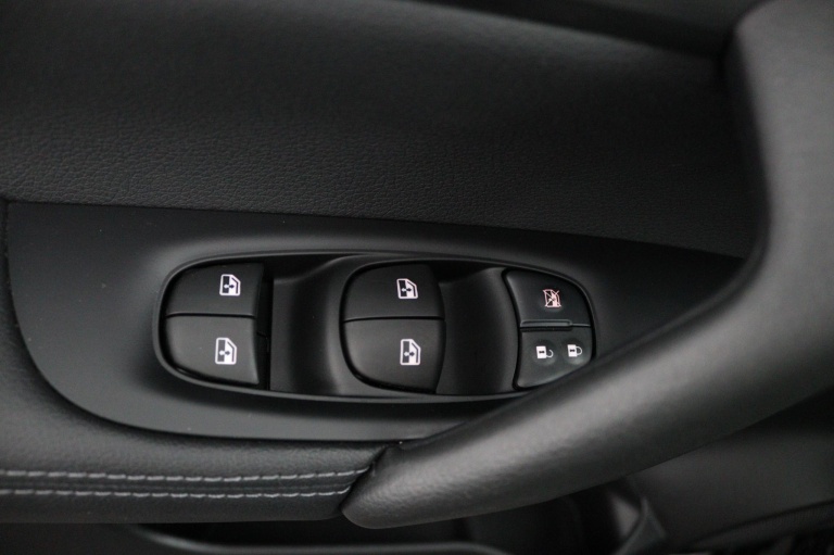 Nissan Qashqai - 1.3 DIG-T N-Connecta 24