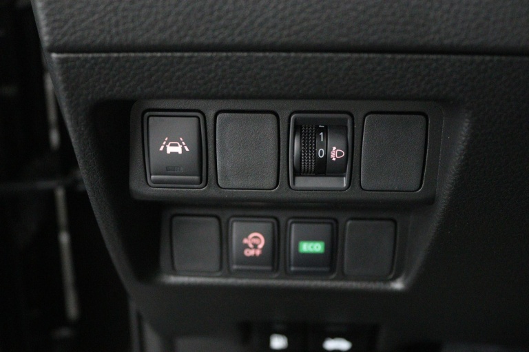 Nissan Qashqai - 1.3 DIG-T N-Connecta 26