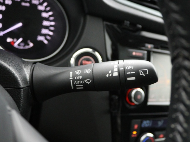 Nissan Qashqai - 1.3 DIG-T N-Connecta