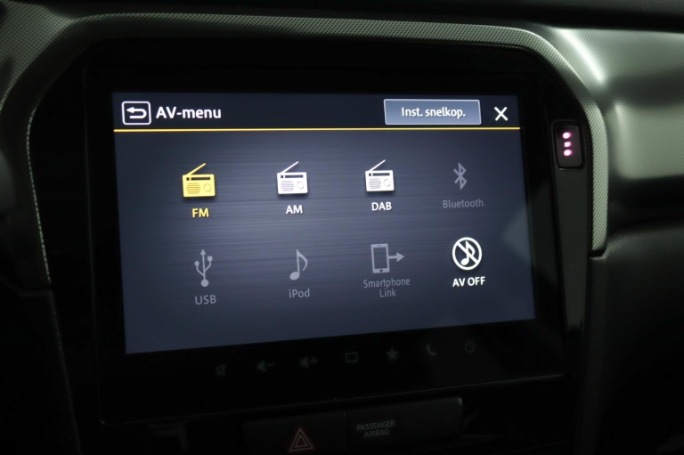 Suzuki Vitara - 1.4 Boosterjet Style Smart Hybrid 45