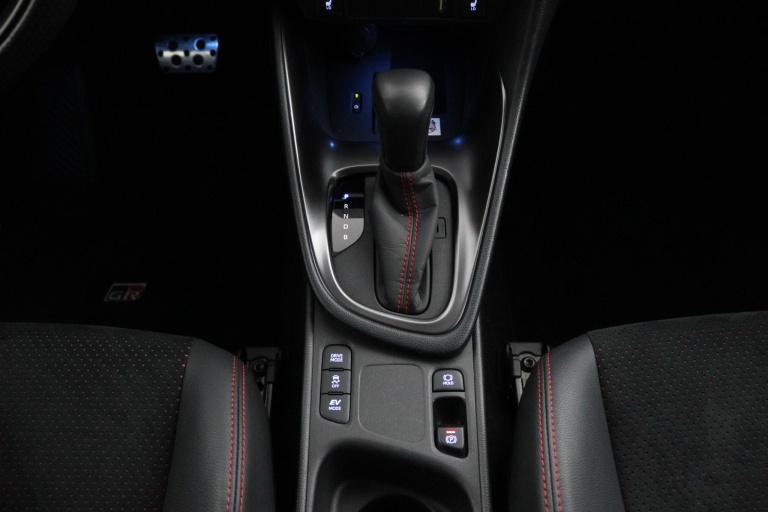 Toyota Yaris - 1.5 Hybrid GR Sport 18