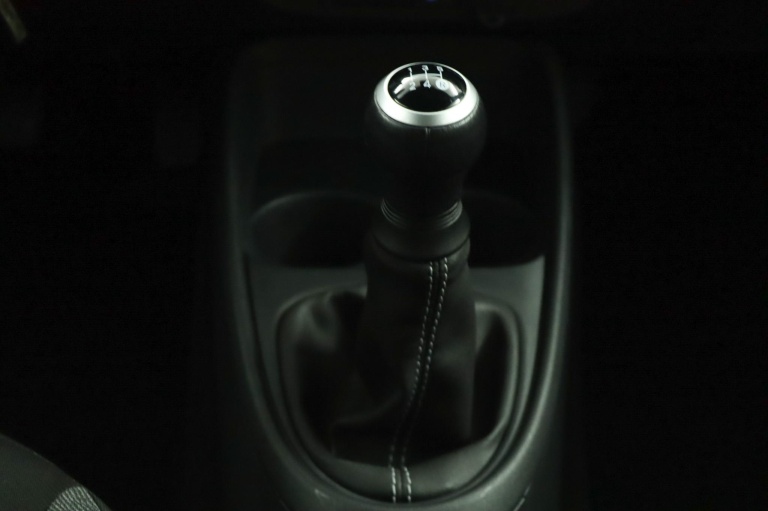 Toyota Aygo X - 1.0 VVT-i MT Play 27