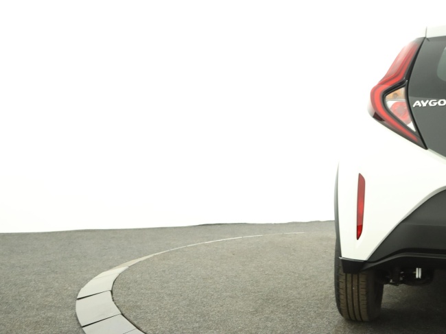 Toyota Aygo X - 1.0 VVT-i MT Play