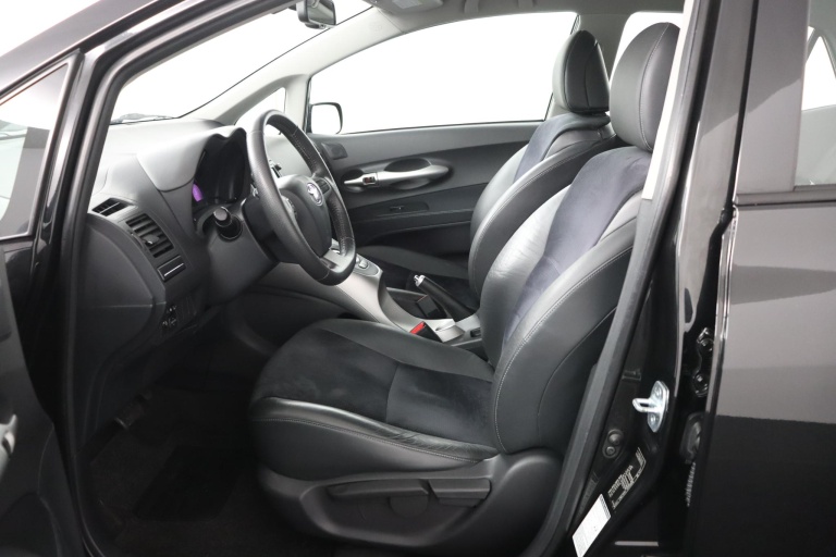 Toyota Auris - 1.8 Full Hybrid Executive 17