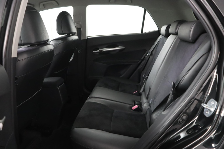 Toyota Auris - 1.8 Full Hybrid Executive 18