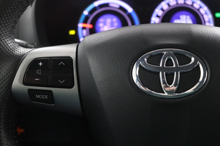 Toyota Auris - 1.8 Full Hybrid Executive 19