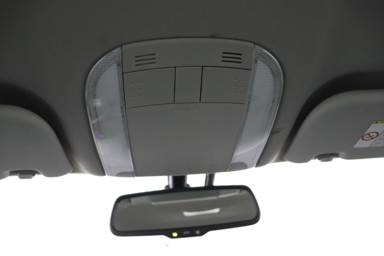 Toyota Auris - 1.8 Full Hybrid Executive 33