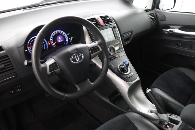 Toyota Auris - 1.8 Full Hybrid Executive 47