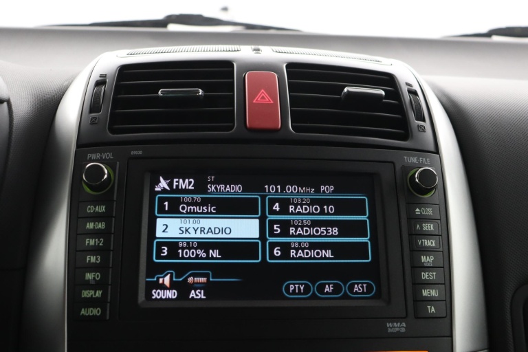 Toyota Auris - 1.8 Full Hybrid Executive 8