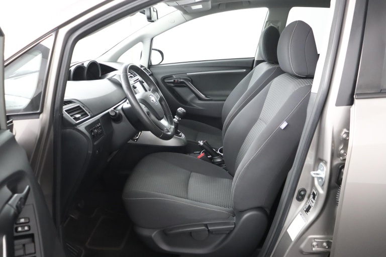 Toyota Verso - 1.6 VVT-i Business 14