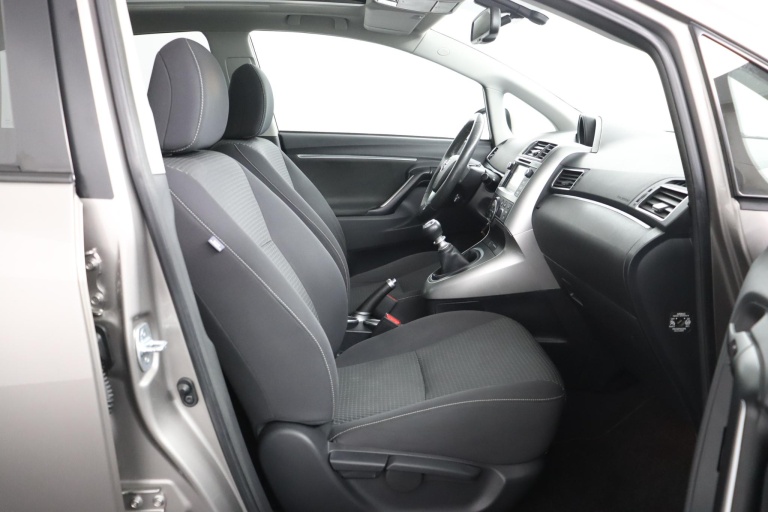 Toyota Verso - 1.6 VVT-i Business 17