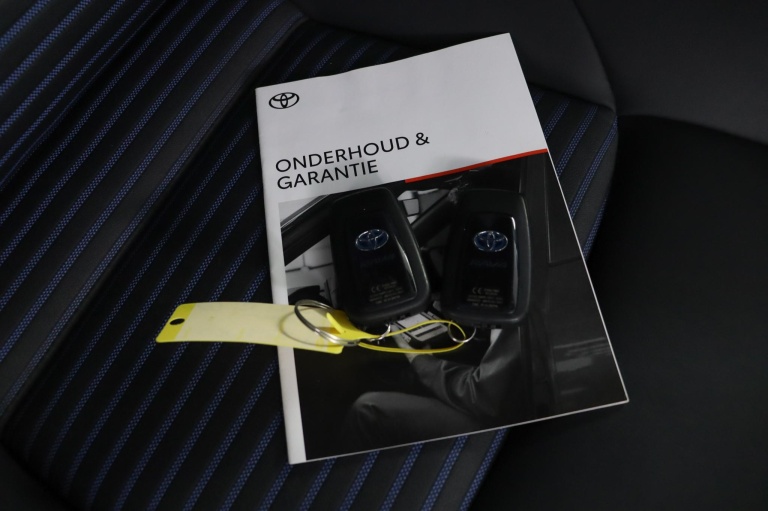 Toyota RAV4 - 2.5 Hybrid Bi-Tone 11