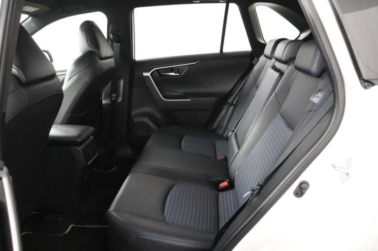 Toyota RAV4 - 2.5 Hybrid Bi-Tone 18