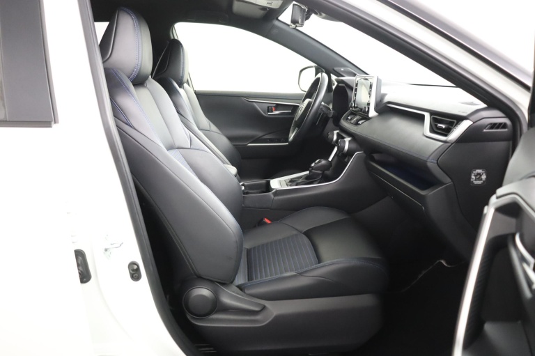 Toyota RAV4 - 2.5 Hybrid Bi-Tone 22