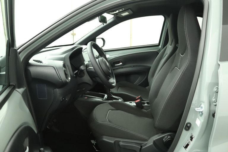 Toyota Aygo X - Hybrid 115 pulse 17