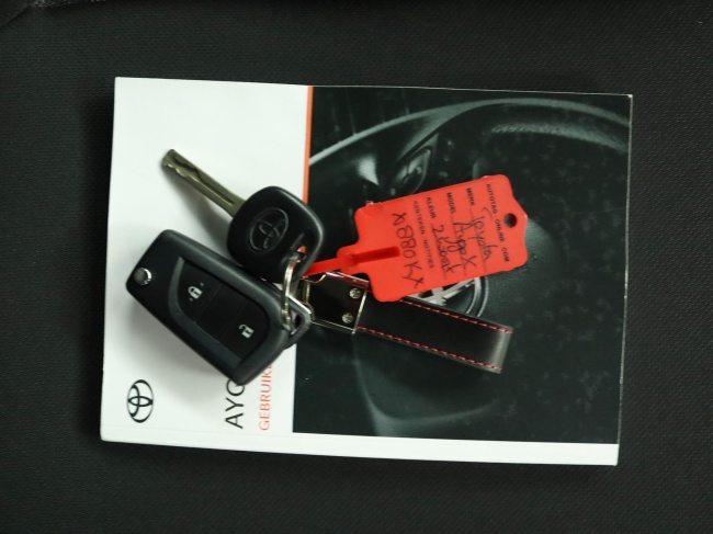 Toyota Aygo X - 1.0 VVT-i MT Play