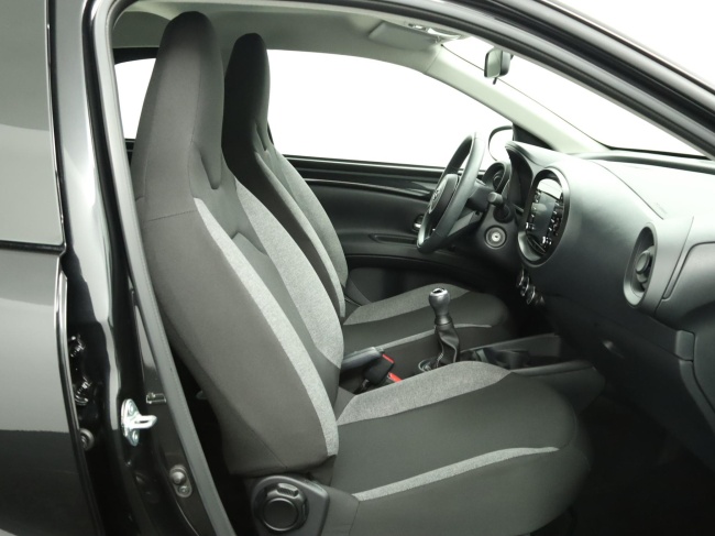 Toyota Aygo X - 1.0 VVT-i MT Play