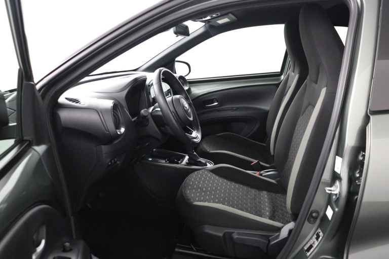 Toyota Aygo X - 1.0 VVT-i S-CVT first 17
