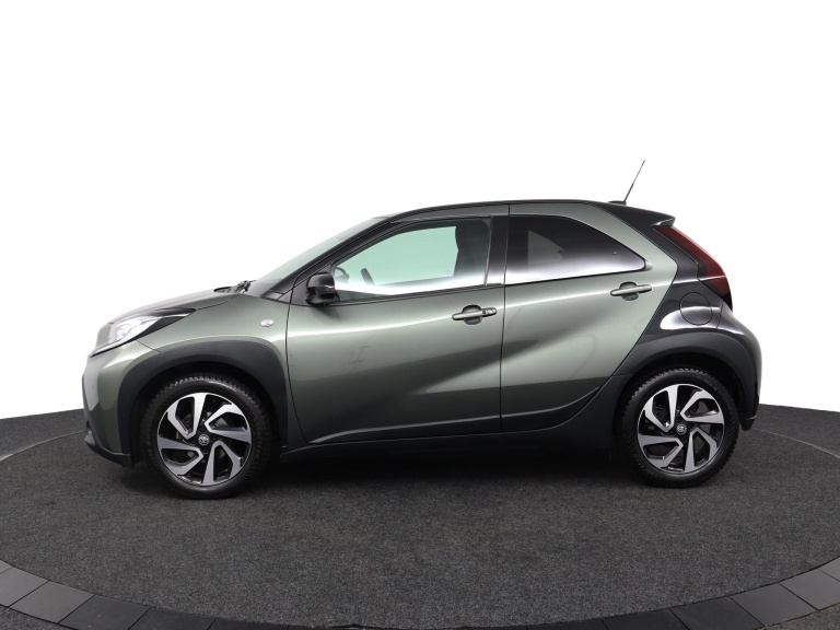 Toyota Aygo X - 1.0 VVT-i S-CVT first 3