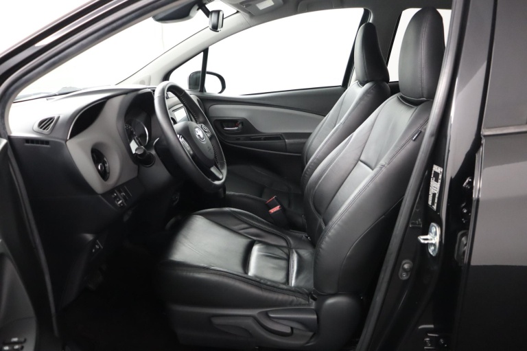 Toyota Yaris - 1.5 Hybrid Dynamic 17