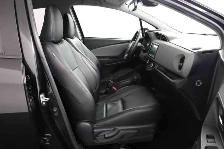 Toyota Yaris - 1.5 Hybrid Dynamic 22