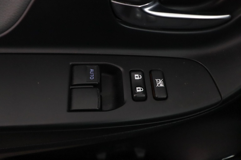 Toyota Yaris - 1.5 Hybrid Dynamic 28