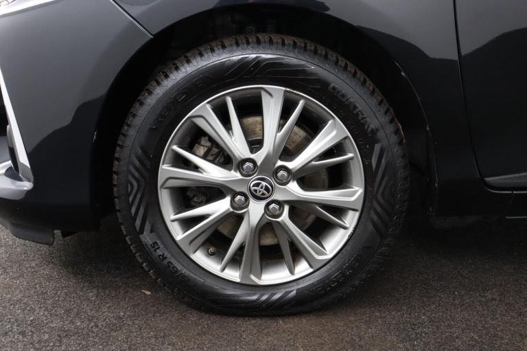 Toyota Yaris - 1.5 Hybrid Dynamic 37