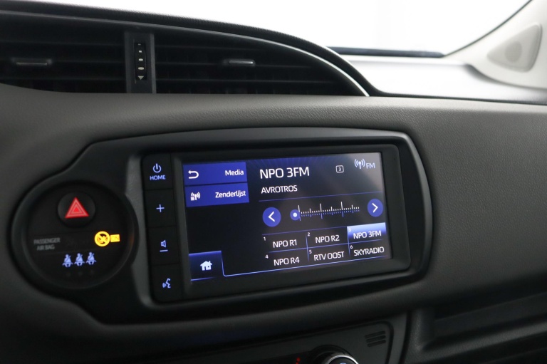 Toyota Yaris - 1.5 Hybrid Dynamic 8