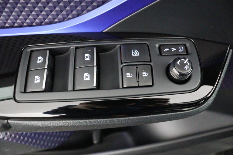 Toyota C-HR - 1.8 Hybrid Bi-Tone Li 29